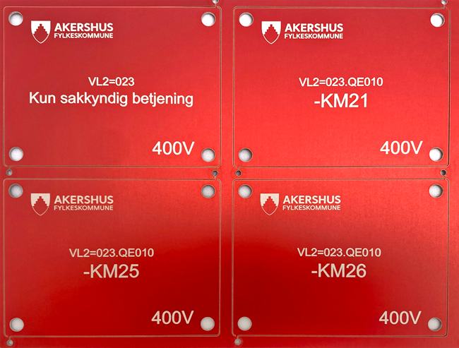 Merkeskilt i rød aluminium for merking av lysmast 400 V